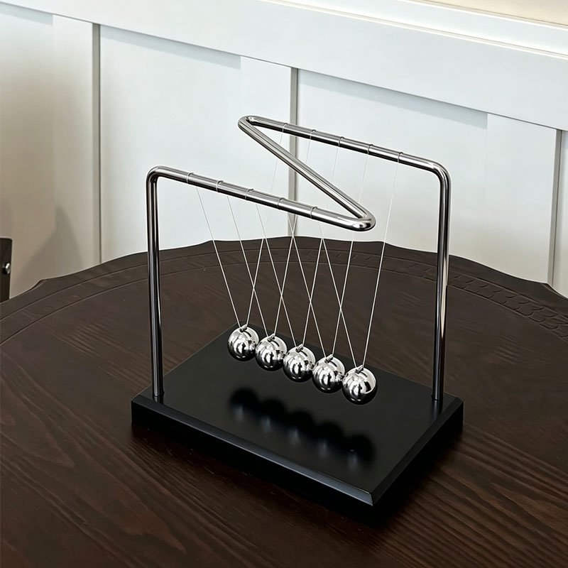 N字型ニュートンのゆりかご バランス振り子 科学物理ガジェッ - Home Office Tech Gadgets のレビューと価格